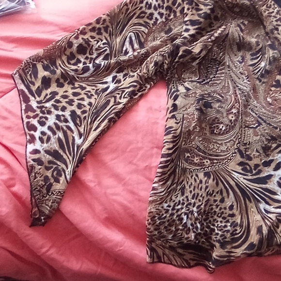 *Sara Michelle animal print top size 2x ( box AA ) - Picture 5 of 5